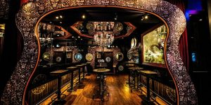 パブリックスタンド阪急東通り店